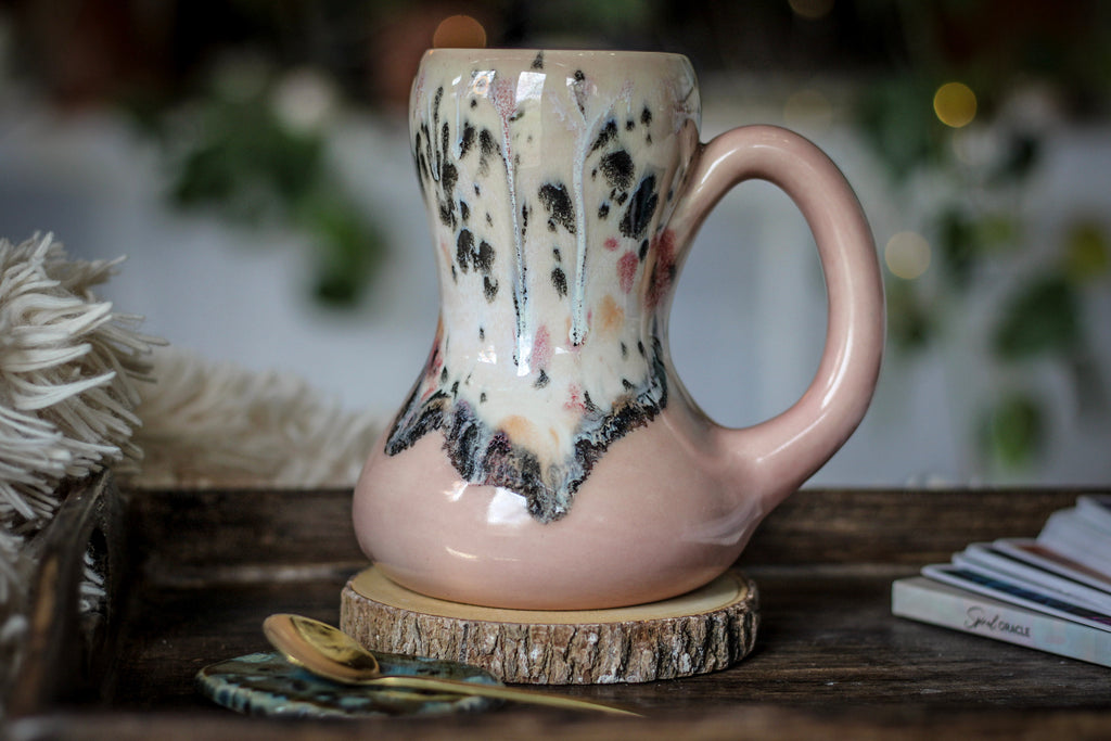 01-D Granny's Lace Gourd Mug, 18 oz.