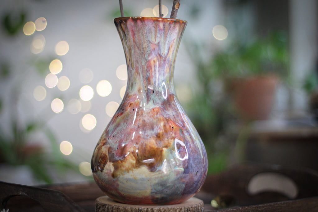 09-E Swoosh Vase, 24 oz.