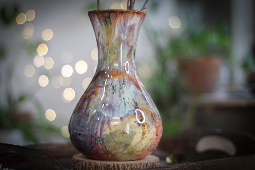 09-E Swoosh Vase, 24 oz.