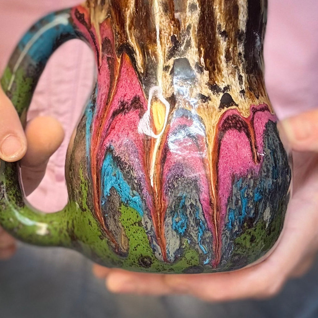 08-B Molten Cheetah Curvy Mug, TOP SHELF - 21 oz.