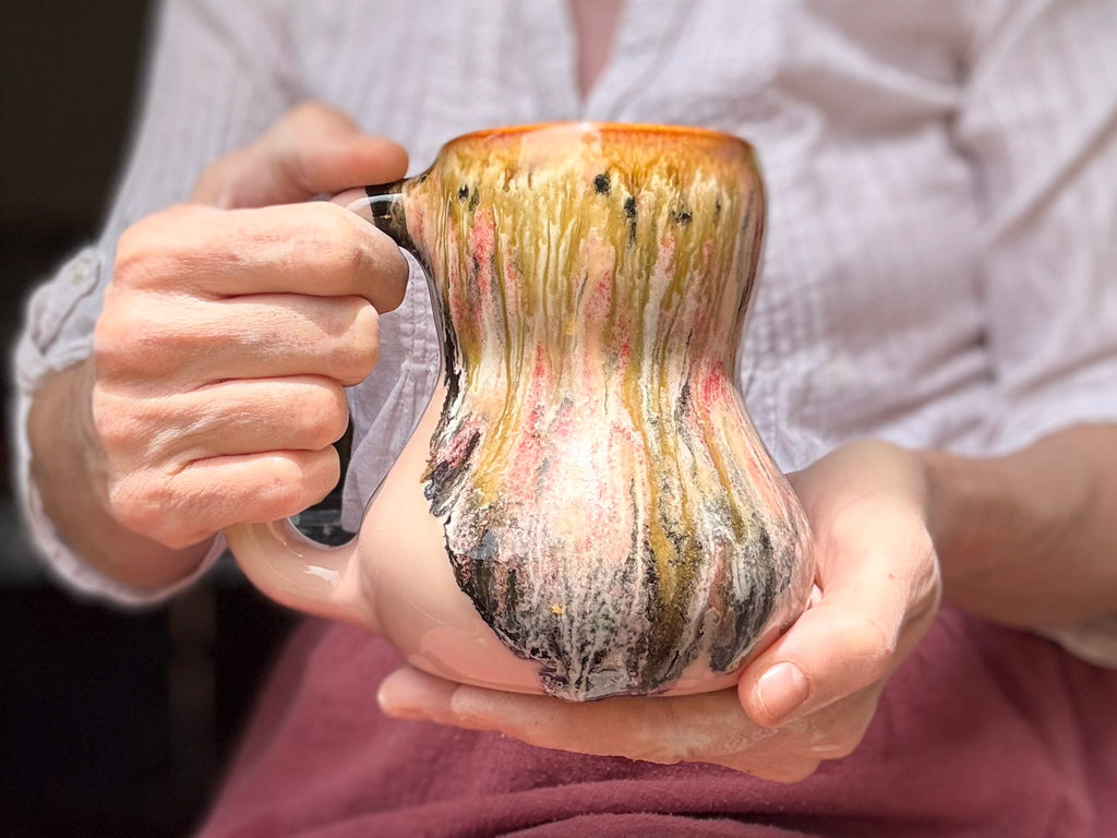 10-D Granny's Lace Gourd Mug, 20 oz.