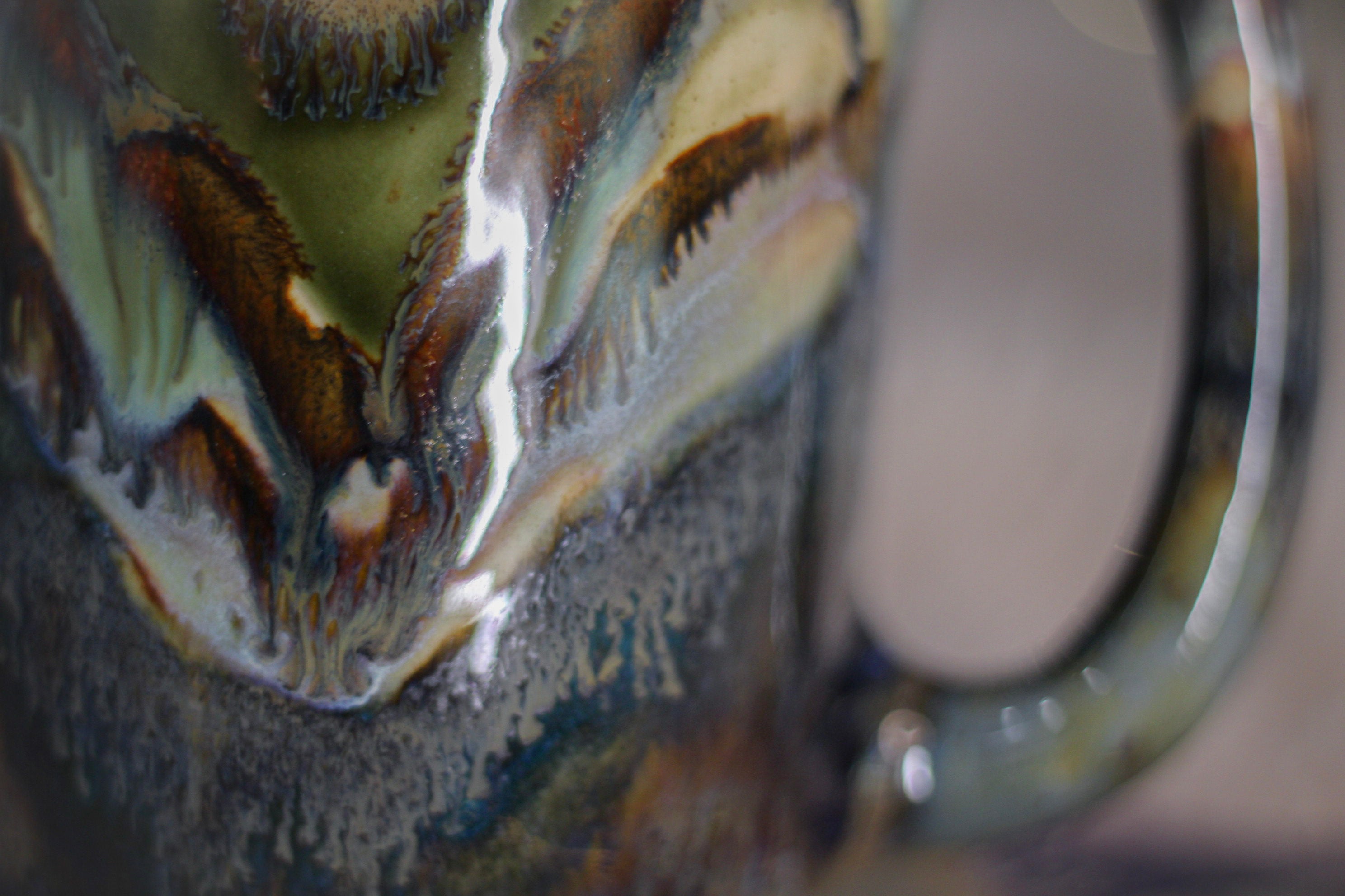 01-A Green Mountain Magic Mug, 23 oz.