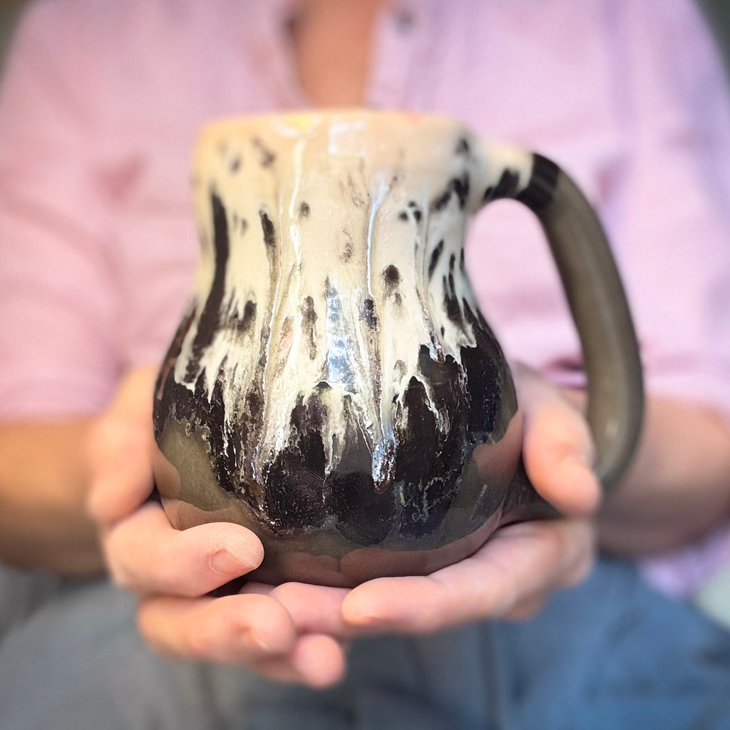 09-D Granny's Lace Variation Curvy Mug, 20 oz.