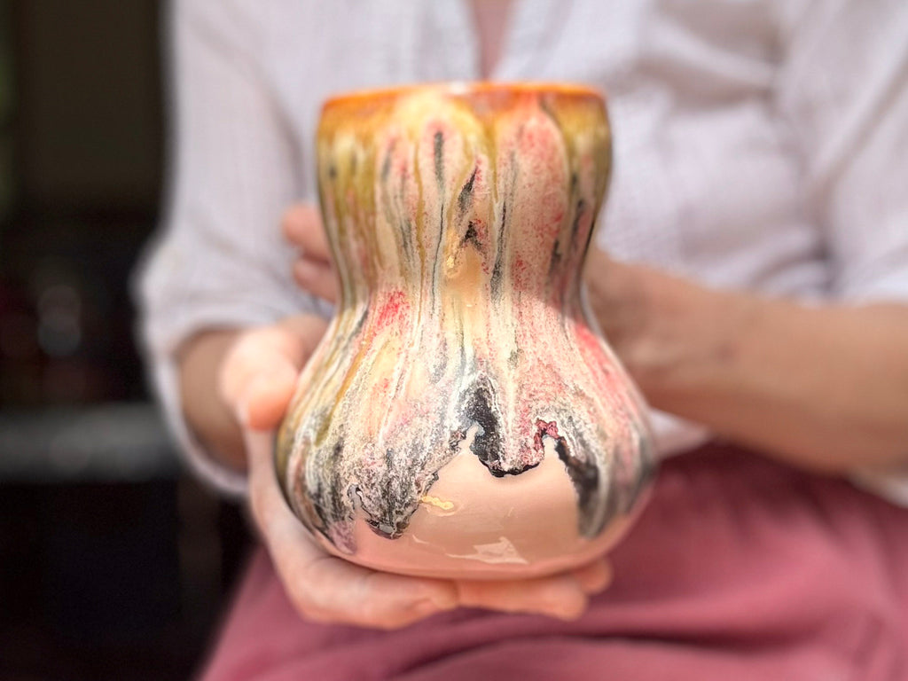 10-D Granny's Lace Gourd Mug, 20 oz.