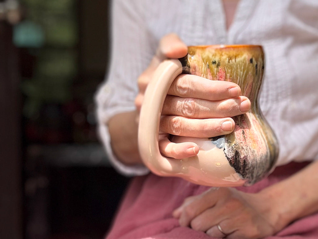 10-D Granny's Lace Gourd Mug, 20 oz.