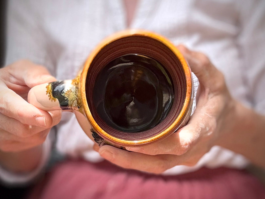 10-D Granny's Lace Gourd Mug, 20 oz.