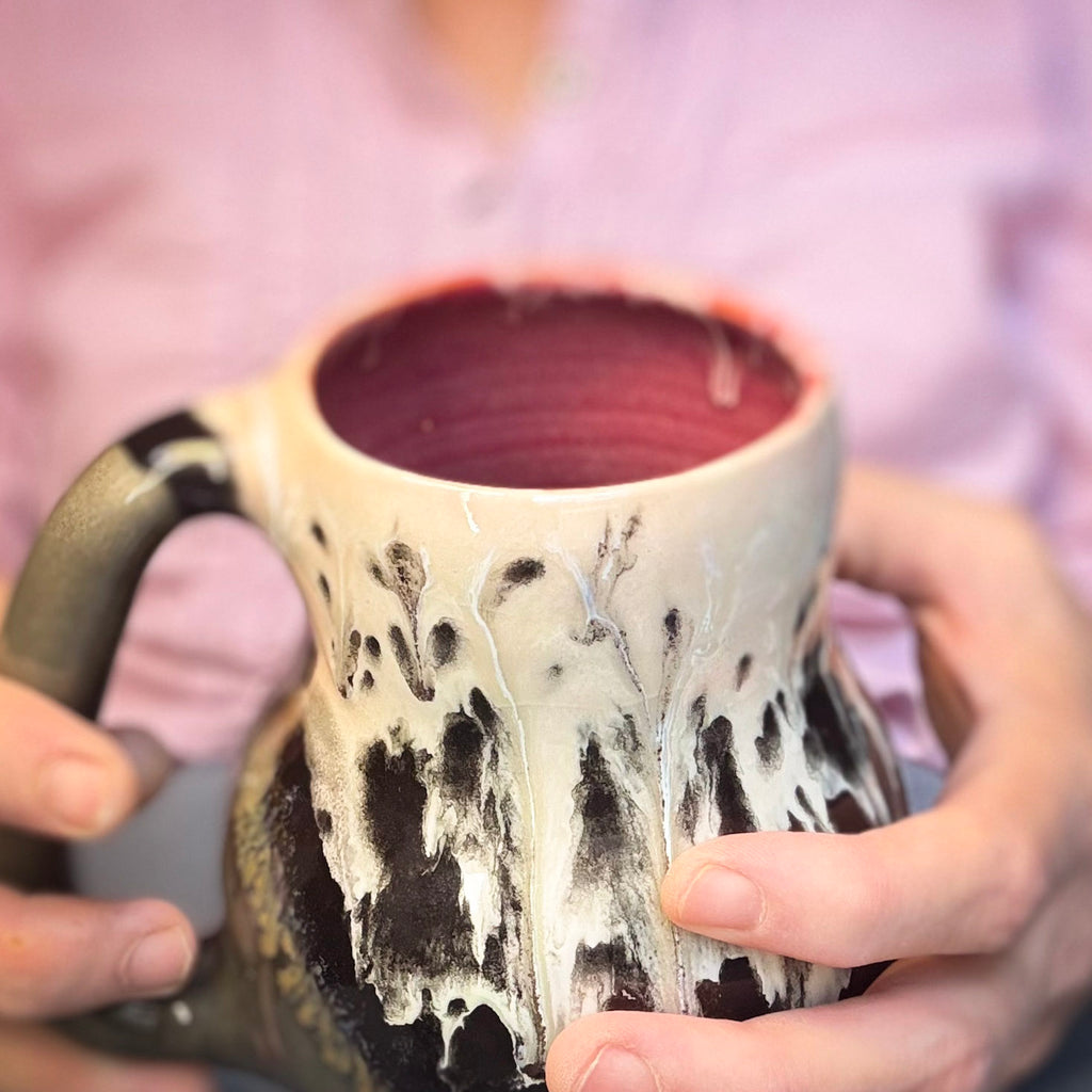 09-D Granny's Lace Variation Curvy Mug, 20 oz.