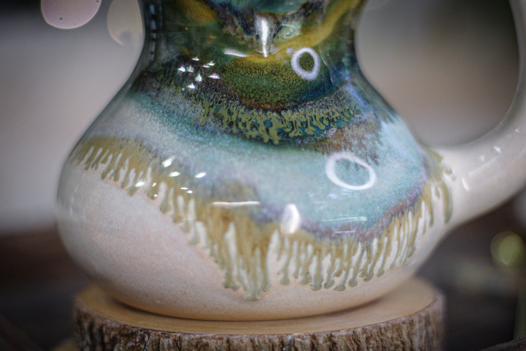 11-B Hidden Valley Notched Gourd Mug - TOP SHELF, 20 oz.