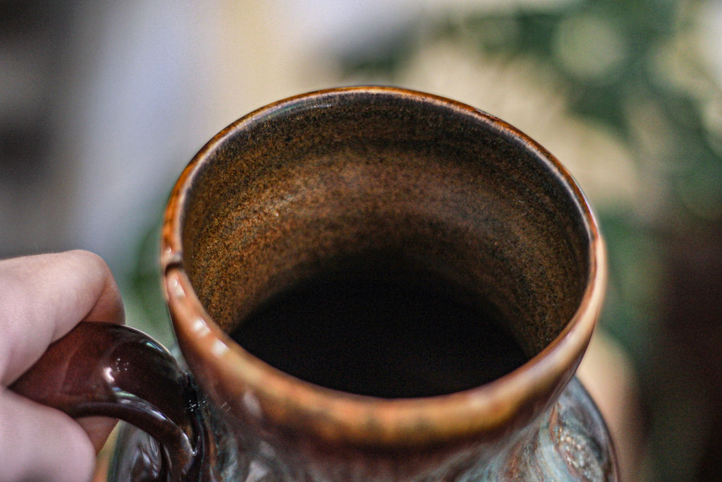 10-D Aqua Falls Notched Gourd Mug, 19 oz.