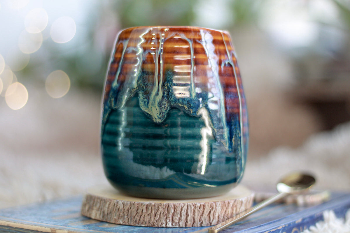 11-D New Wave Textured  Mug, 17 oz.
