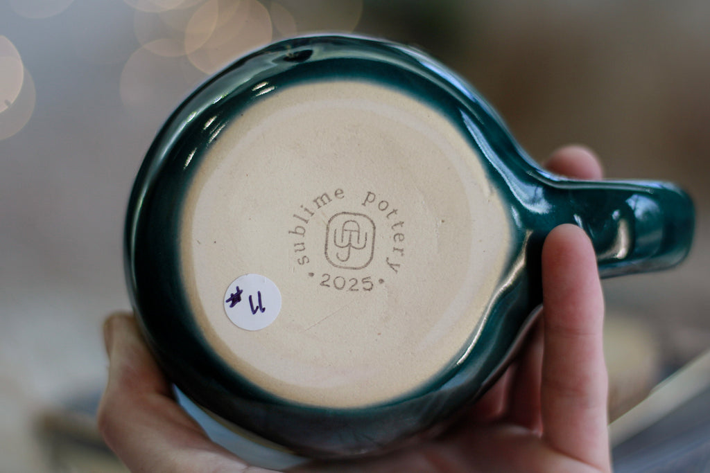 11-D New Wave Textured  Mug, 17 oz.