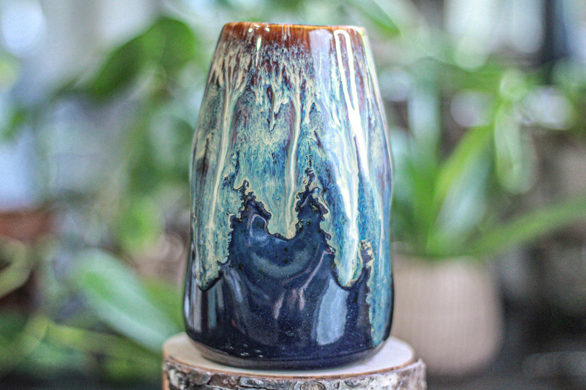 14-D New Wave Bedside Pitcher, 22 oz.