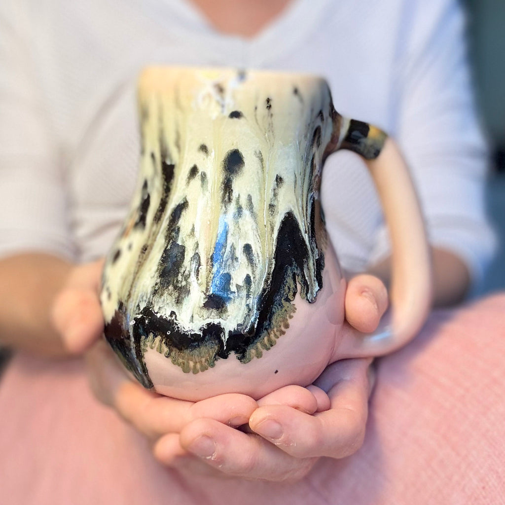 15-D Granny's Lace Gourd Mug, 22 oz.