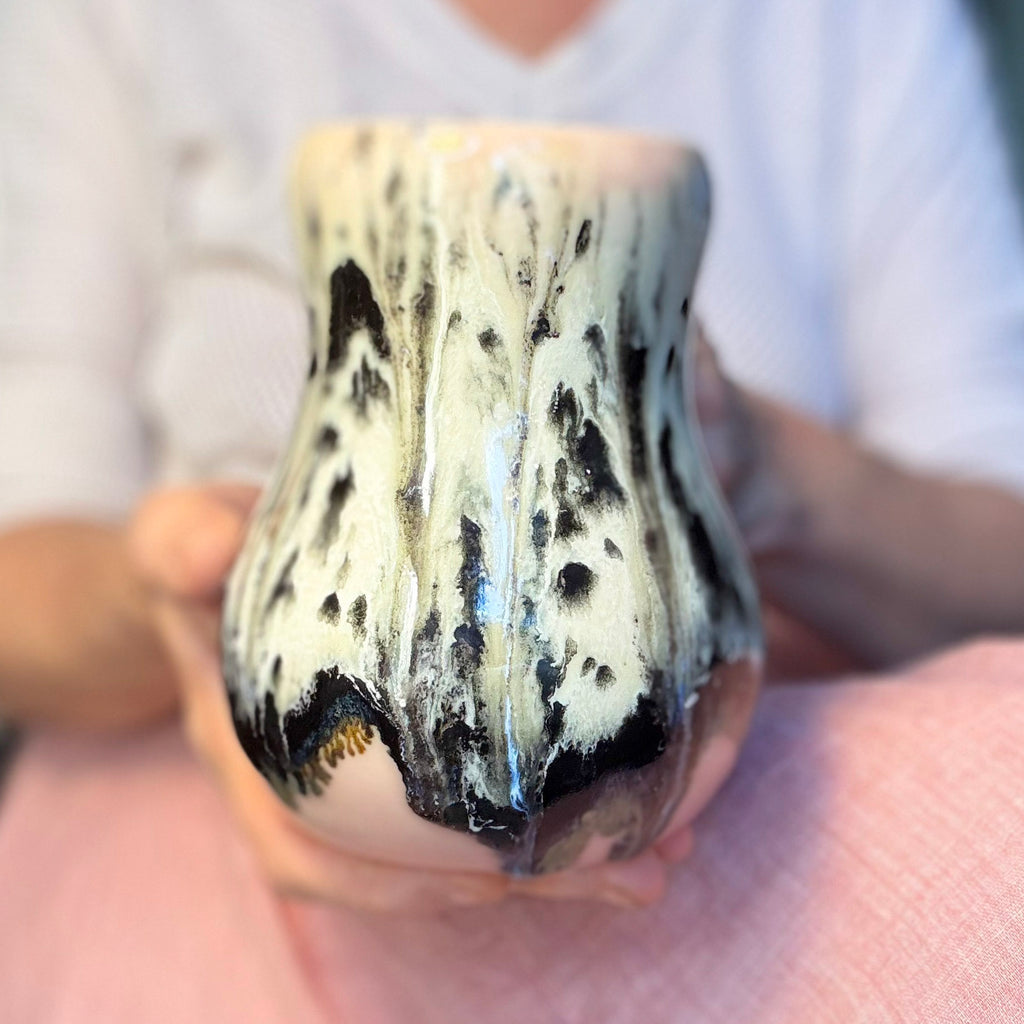 15-D Granny's Lace Gourd Mug, 22 oz.