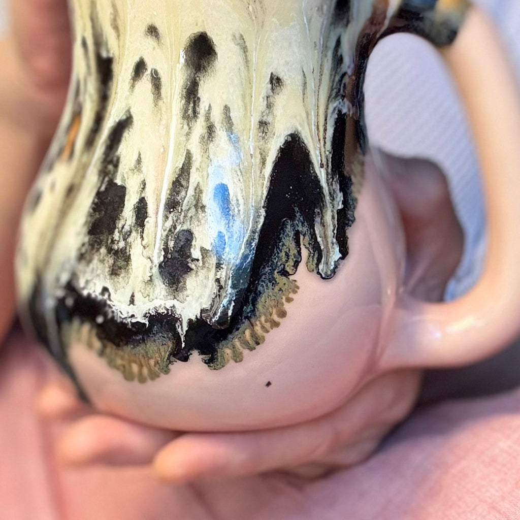 15-D Granny's Lace Gourd Mug, 22 oz.