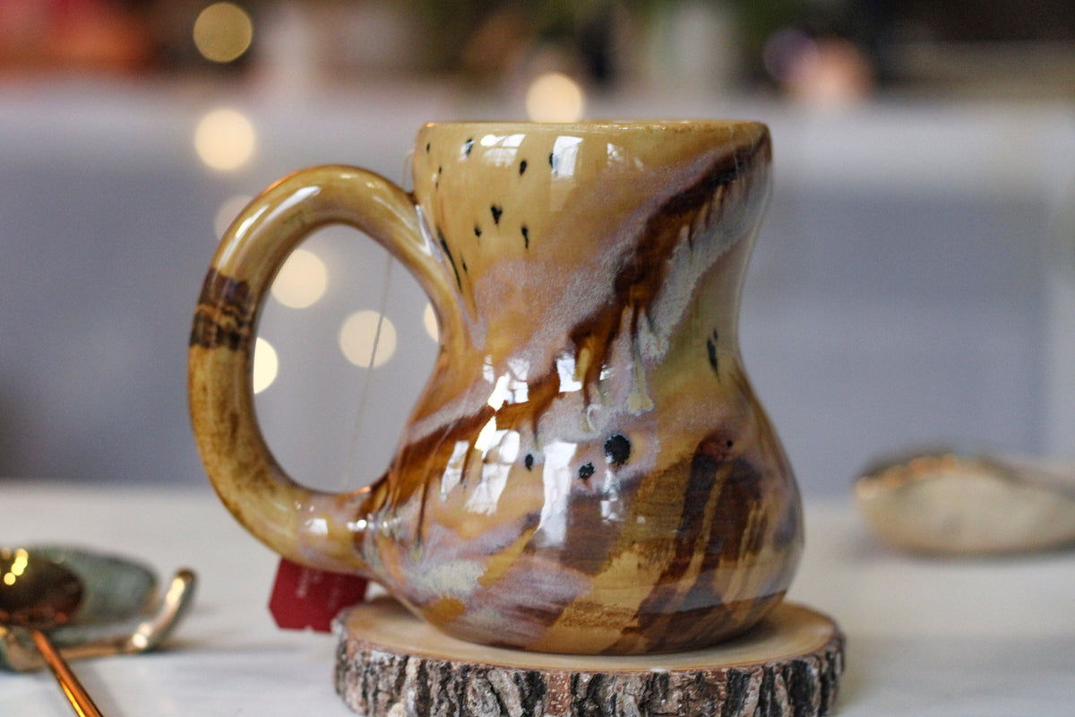 18-F EXPERIMENT Petite Notched Gourd Mug, 12 oz.