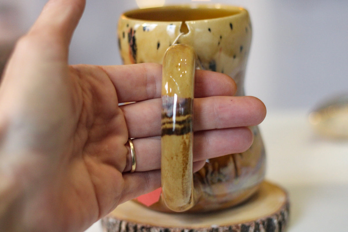 18-F EXPERIMENT Petite Notched Gourd Mug, 12 oz.