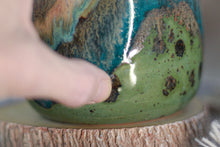 Load image into Gallery viewer, 17-C Green Mountain Magic Mug, 22 oz.