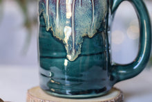 Load image into Gallery viewer, 18-D New Wave Textured Acorn Stein, 18 oz.