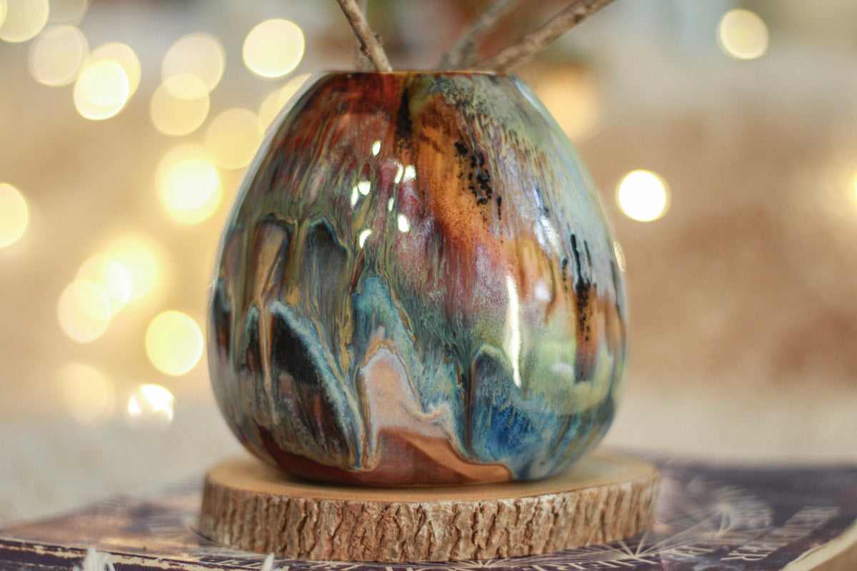 17-D Grotto Variation Vase, 18 oz.