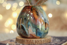 Load image into Gallery viewer, 17-D Grotto Variation Vase, 18 oz.