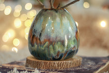 Load image into Gallery viewer, 17-D Grotto Variation Vase, 18 oz.