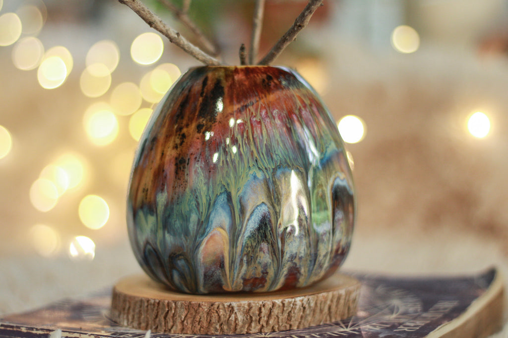 17-D Grotto Variation Vase, 18 oz.