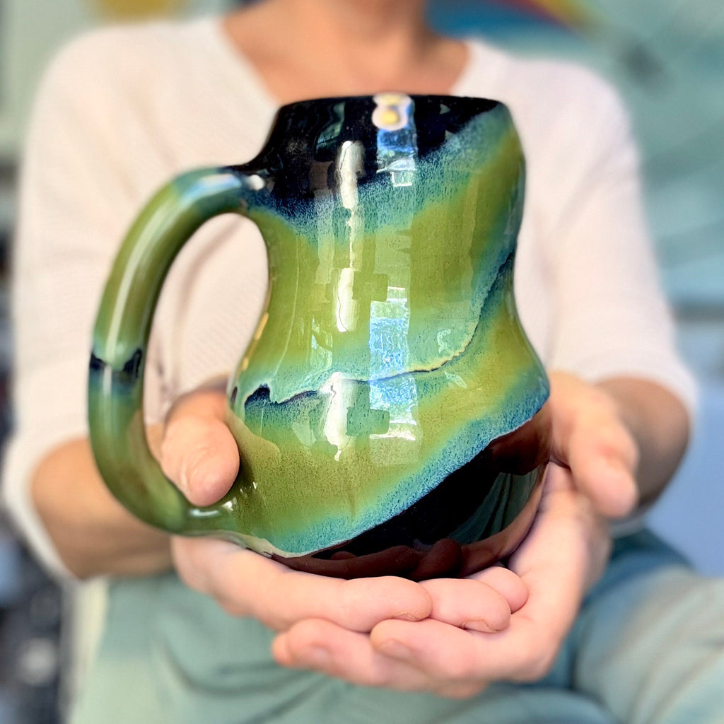 19-D Aurora Curvy Mug - TOP SHELF MISFIT, 23 oz.