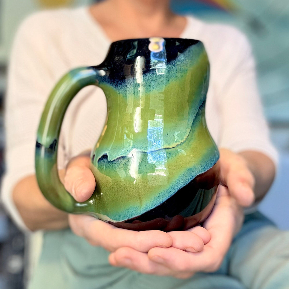 19-D Aurora Curvy Mug - TOP SHELF MISFIT, 23 oz.