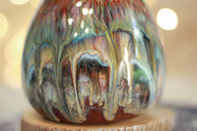 Load image into Gallery viewer, 17-D Grotto Variation Vase, 18 oz.