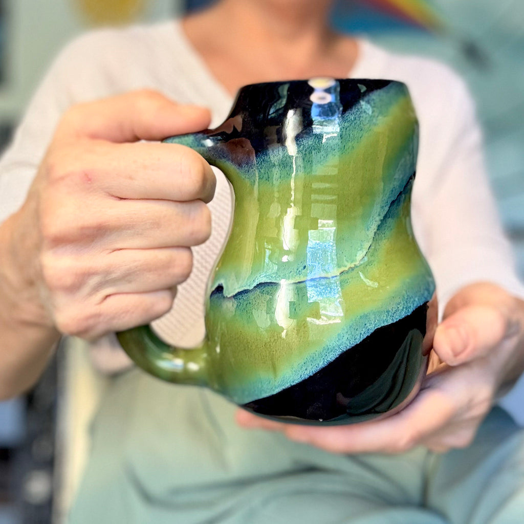 19-D Aurora Curvy Mug - TOP SHELF MISFIT, 23 oz.