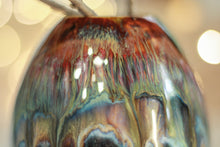 Load image into Gallery viewer, 17-D Grotto Variation Vase, 18 oz.