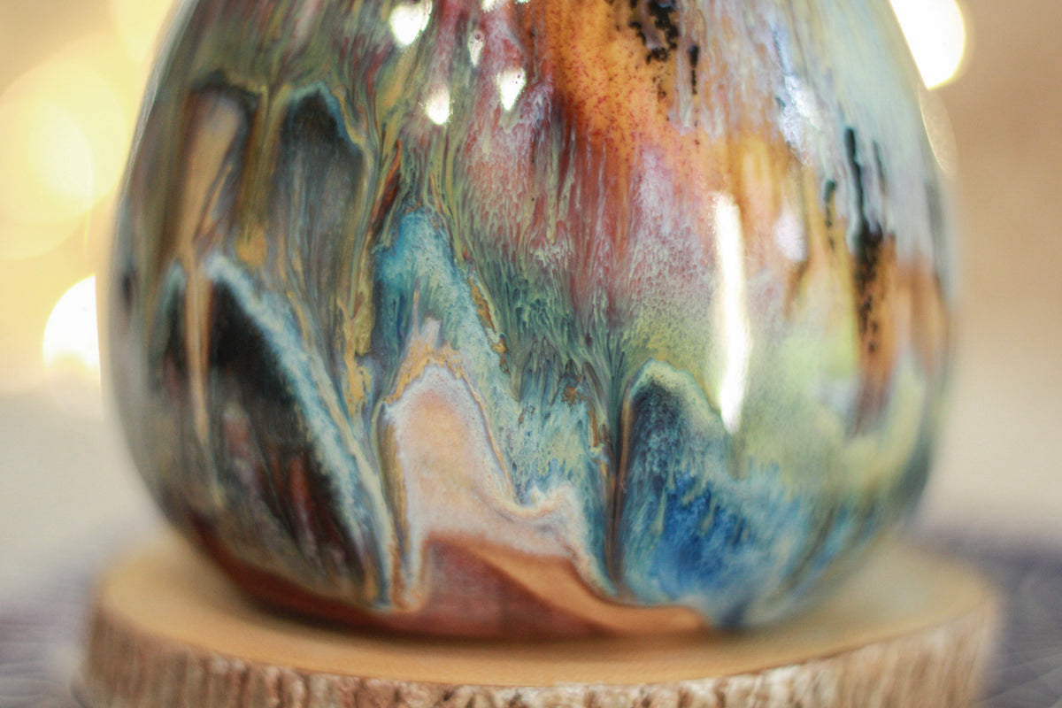 17-D Grotto Variation Vase, 18 oz.