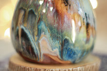 Load image into Gallery viewer, 17-D Grotto Variation Vase, 18 oz.