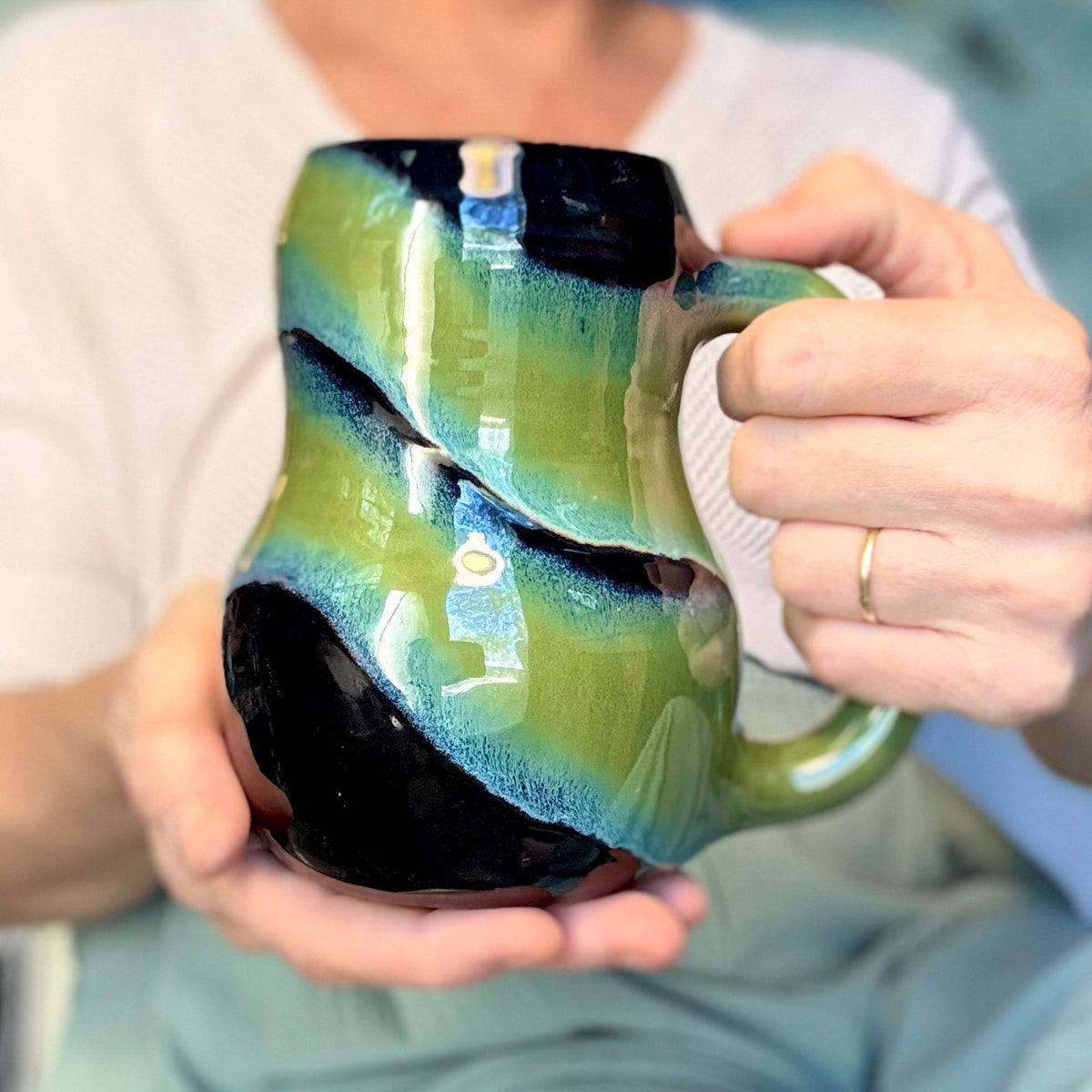 19-D Aurora Curvy Mug - TOP SHELF MISFIT, 23 oz.