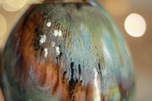 Load image into Gallery viewer, 17-D Grotto Variation Vase, 18 oz.