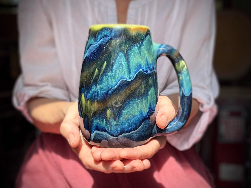 22-D Aurora Variation Mug, 22 oz.