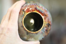 Load image into Gallery viewer, 17-D Grotto Variation Vase, 18 oz.