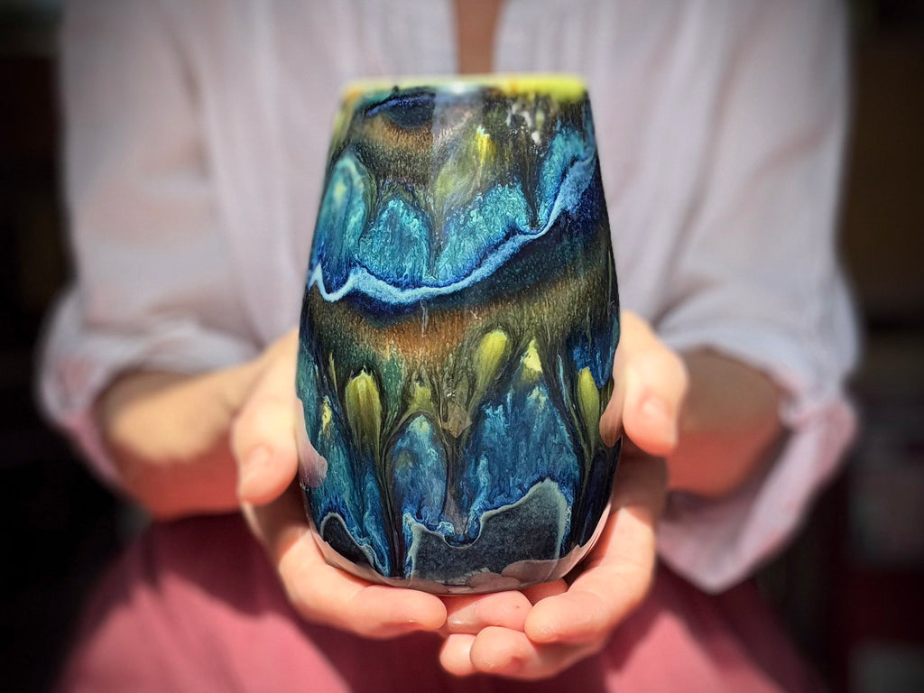 22-D Aurora Variation Mug, 22 oz.
