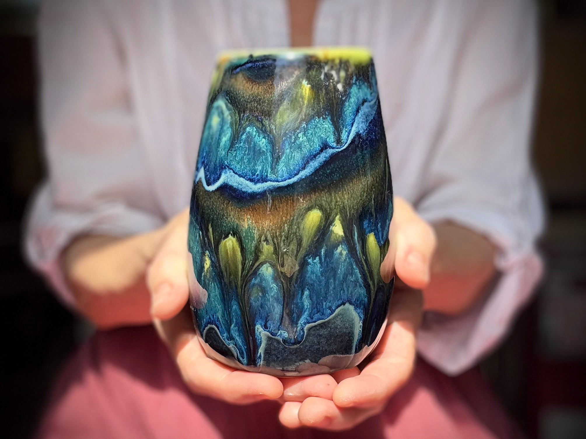 22-D Aurora Variation Mug, 22 oz.