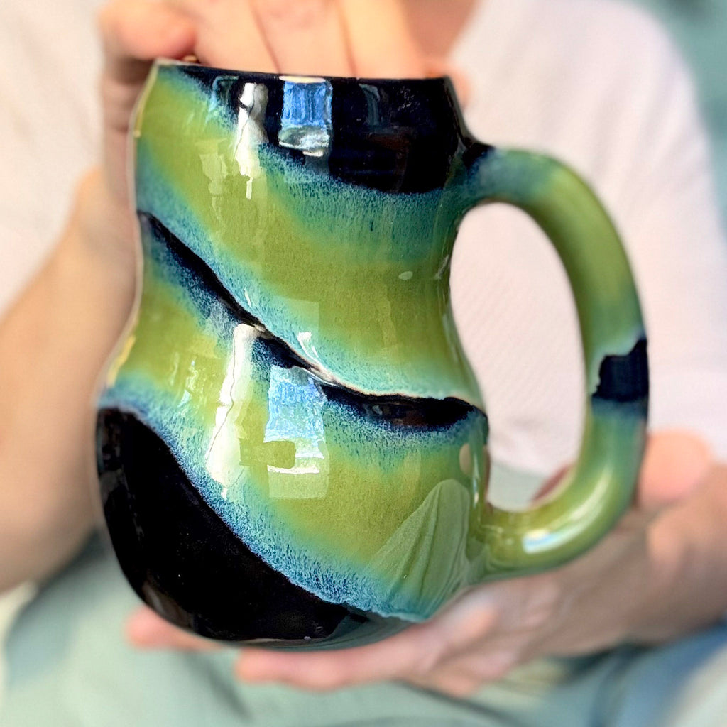 19-D Aurora Curvy Mug - TOP SHELF MISFIT, 23 oz.