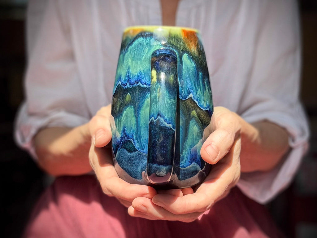 22-D Aurora Variation Mug, 22 oz.