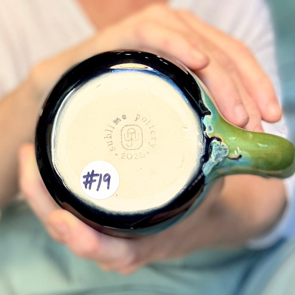 19-D Aurora Curvy Mug - TOP SHELF MISFIT, 23 oz.