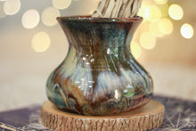 Load image into Gallery viewer, 18-F 'FLOW' Variation Small Flared Cup/Vase, 10 oz.