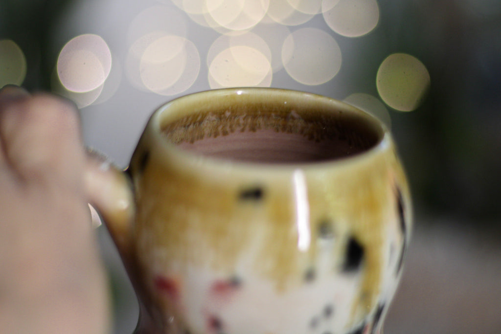 21-E Granny's Lace Mug, 15 oz.