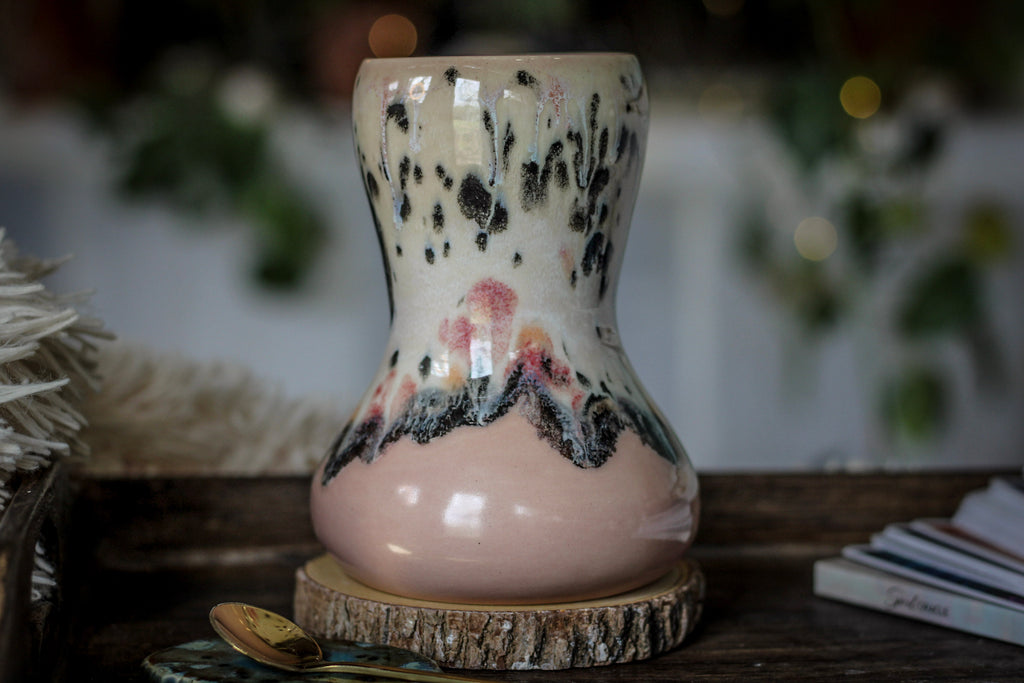 01-D Granny's Lace Gourd Mug, 18 oz.