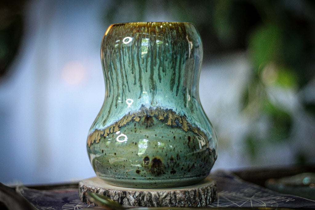 01-D Mossy Wave Notched Acorn Gourd Mug, 19 oz.