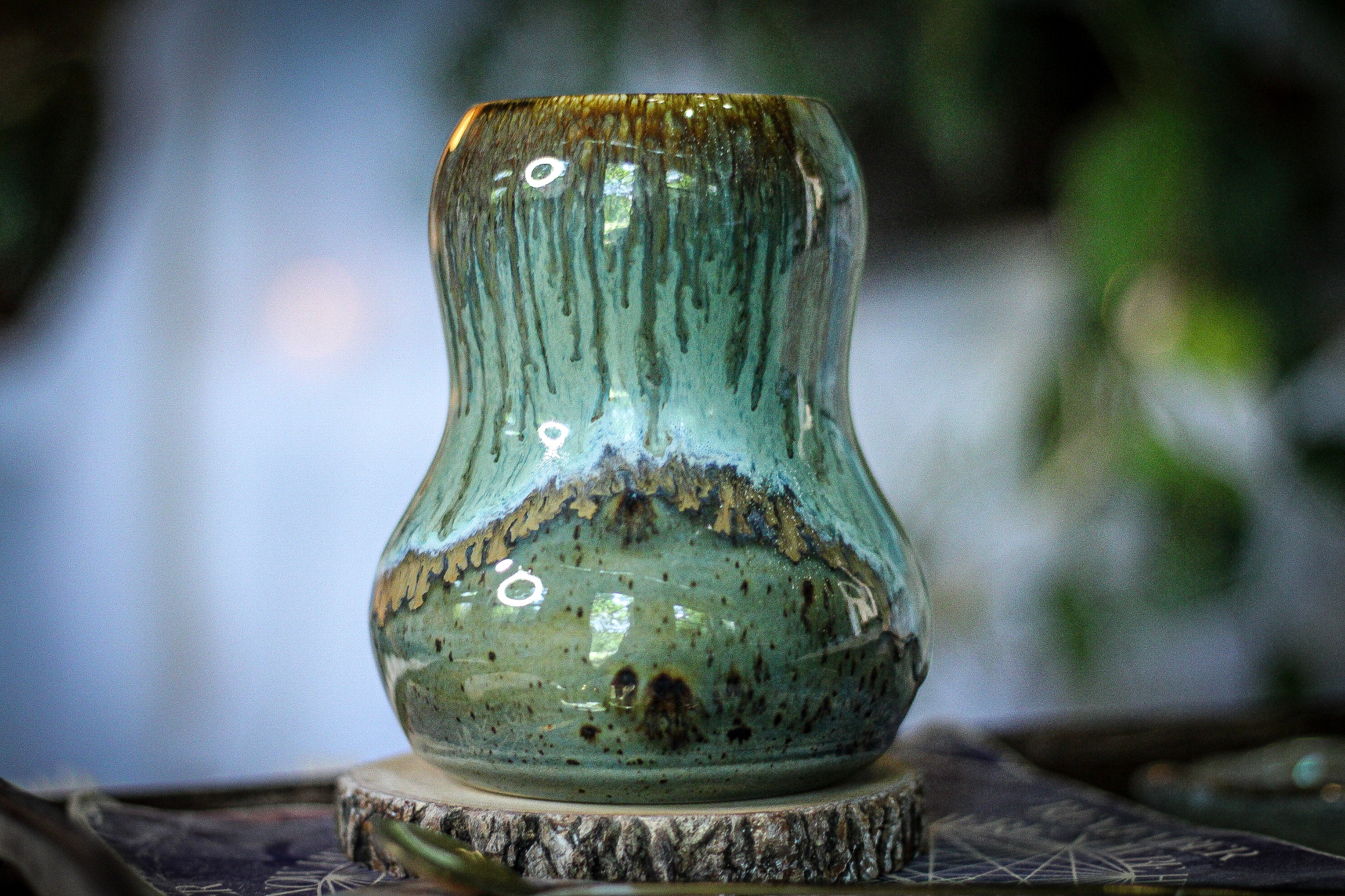 01-D Mossy Wave Notched Acorn Gourd Mug, 19 oz.