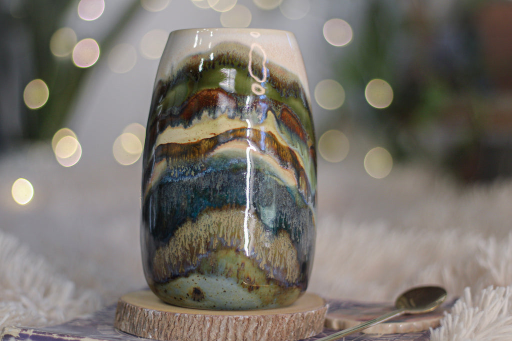 01-A Green Mountain Magic Mug, 23 oz.