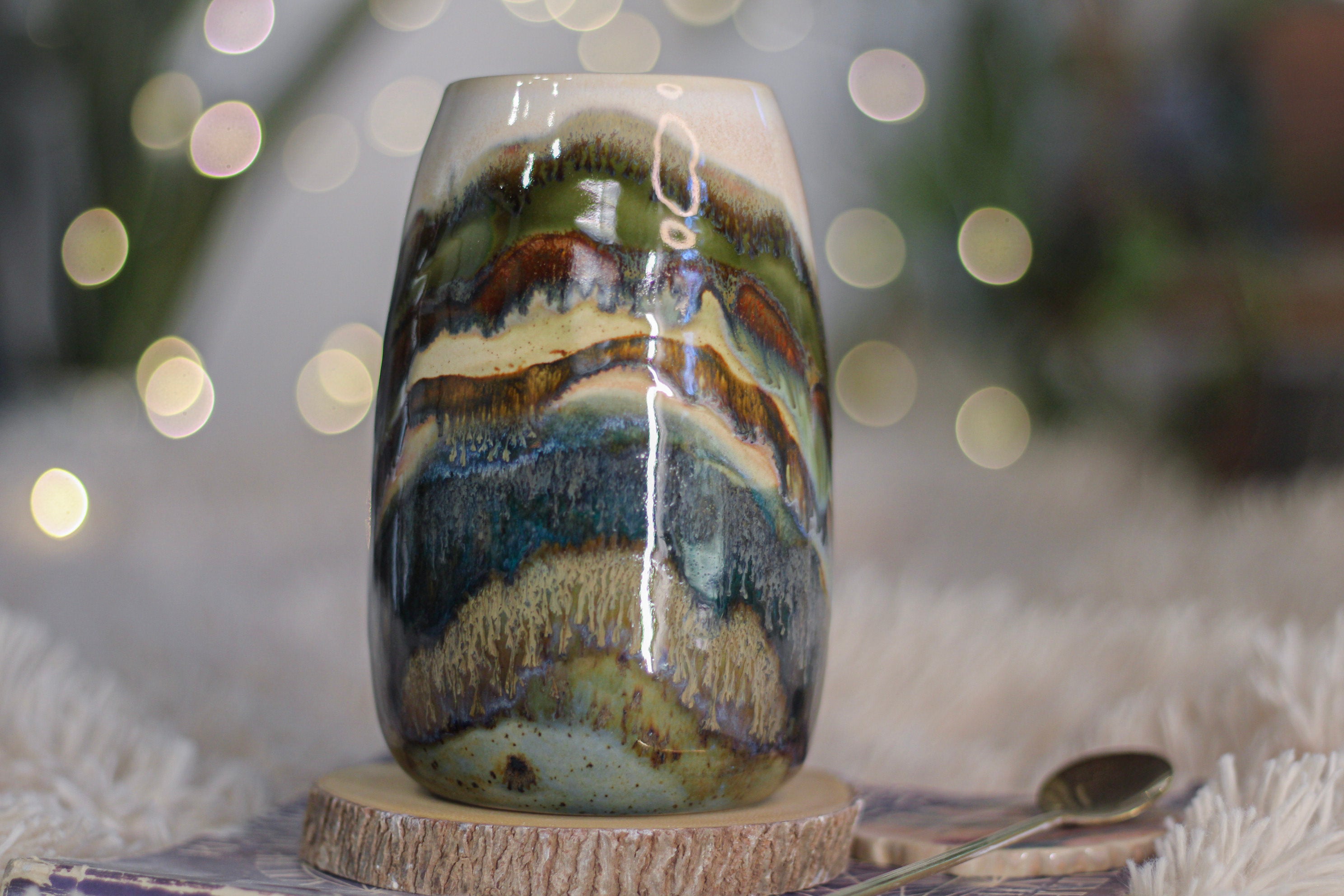 01-A Green Mountain Magic Mug, 23 oz.